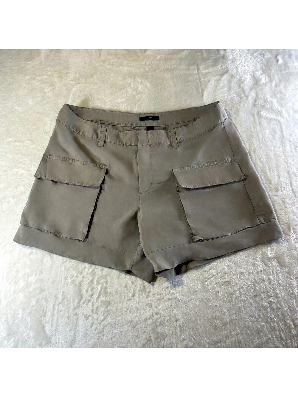 Gap Womens 6 Khaki Cargo Pocket Shorts 70% Modal Blend